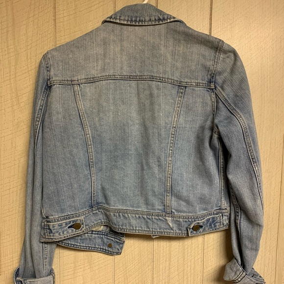 Cropped distressed jean jacket - Picture 2 of 6